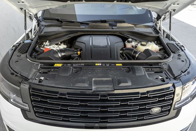 Used 2025 Land Rover Range Rover Autobiography image 18