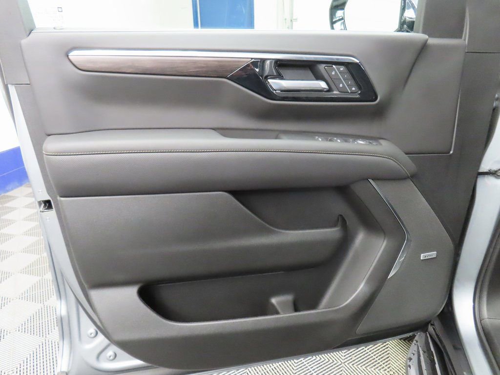 Used 2025 Chevrolet Suburban Premier image 66