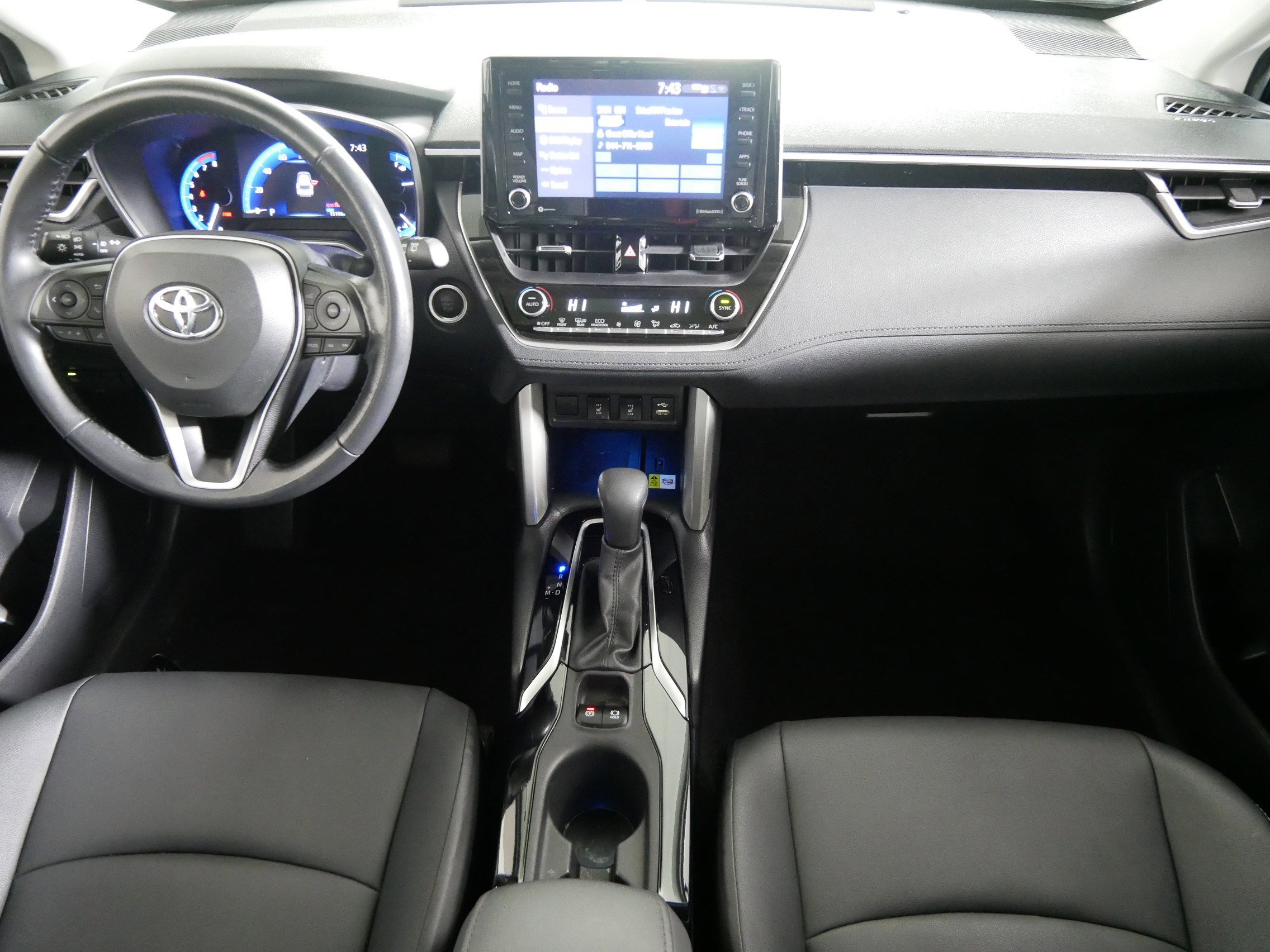 Used 2022 Toyota Corolla Cross XLE w/ Convenience Package image 10