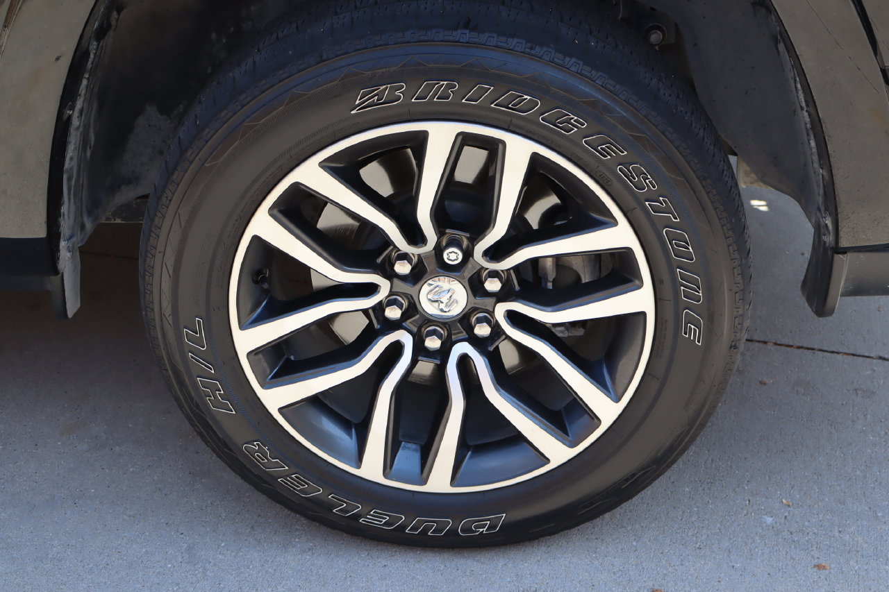 Used 2025 RAM 1500 Limited AWD/4WD image 32