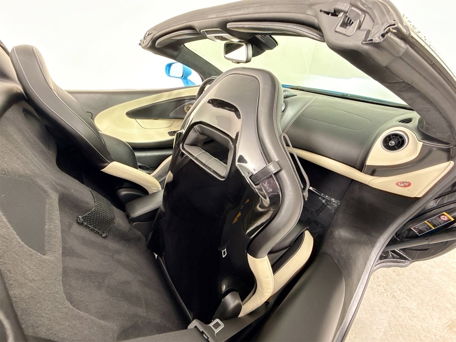 Used 2018 McLaren 570S Spider image 22