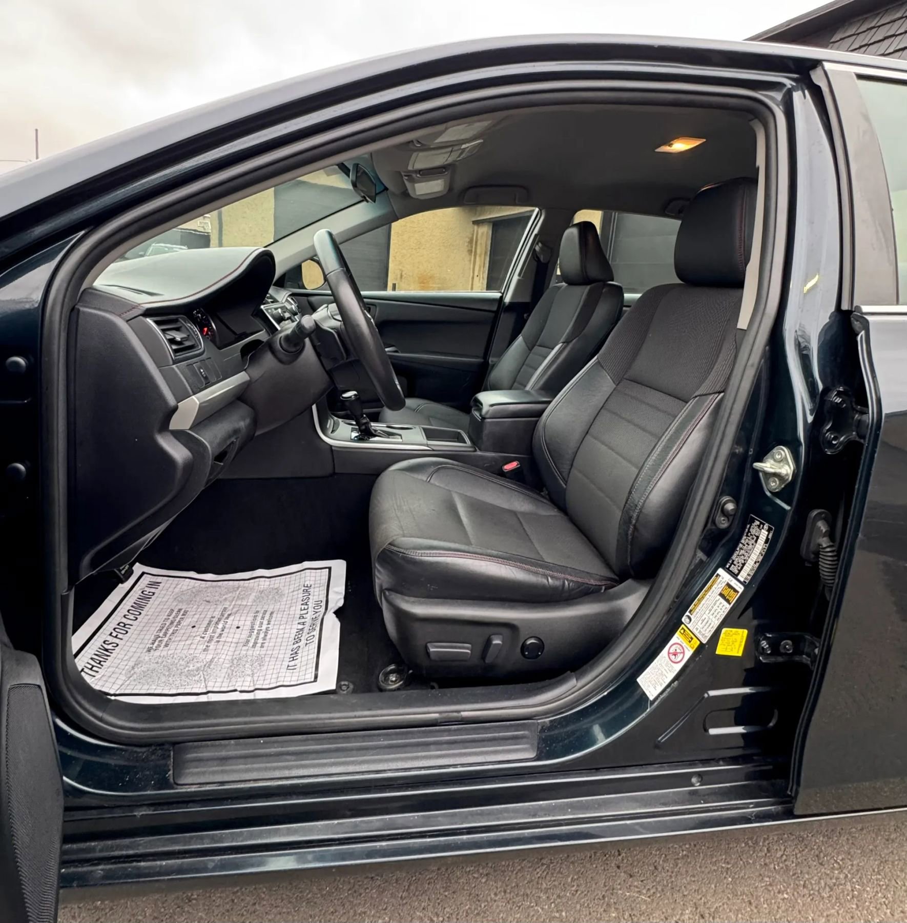 Used 2017 Toyota Camry SE image 4