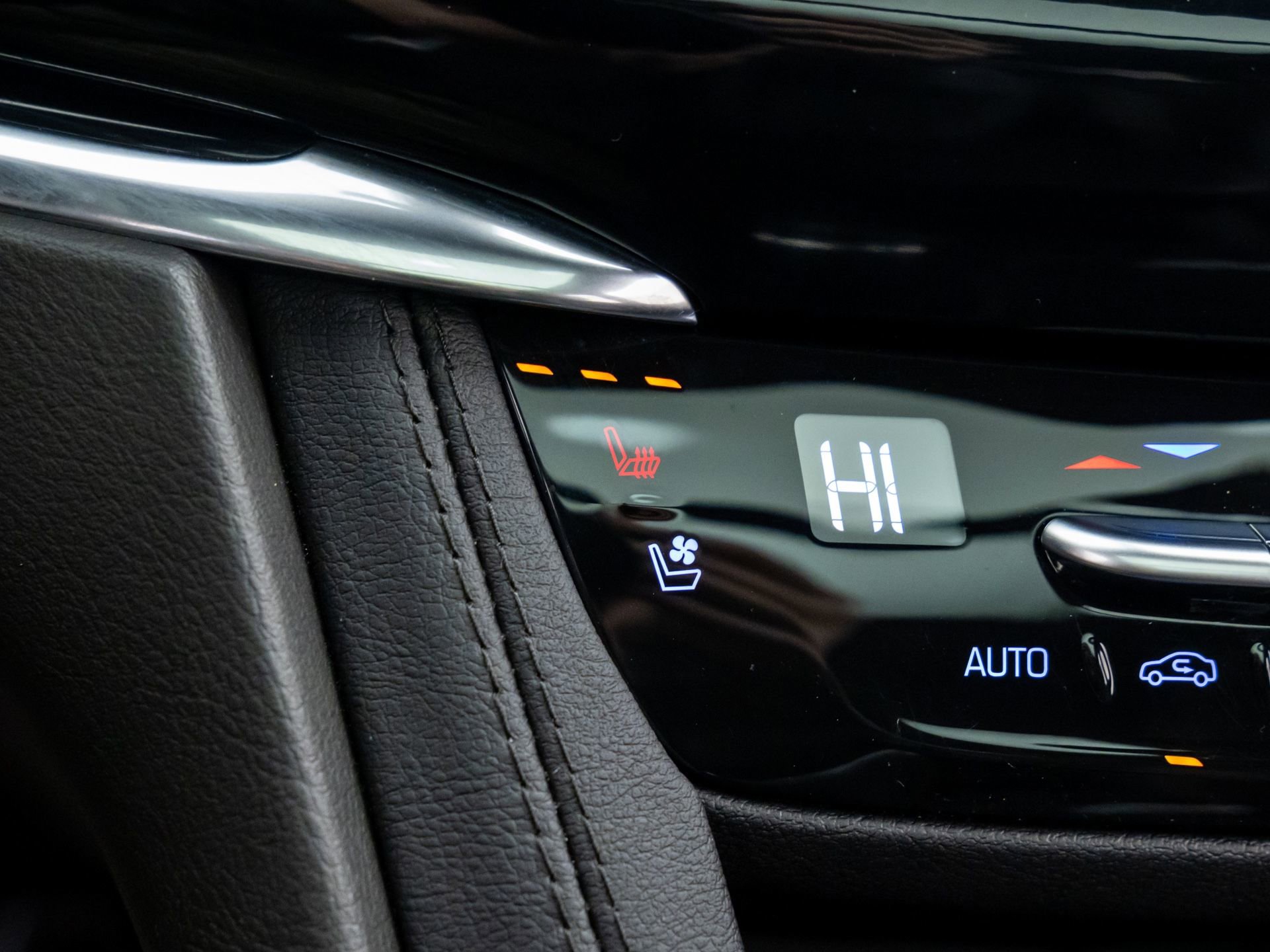 Certified 2024 Cadillac XT6 Sport w/ LPO, Floor Liner Package image 27