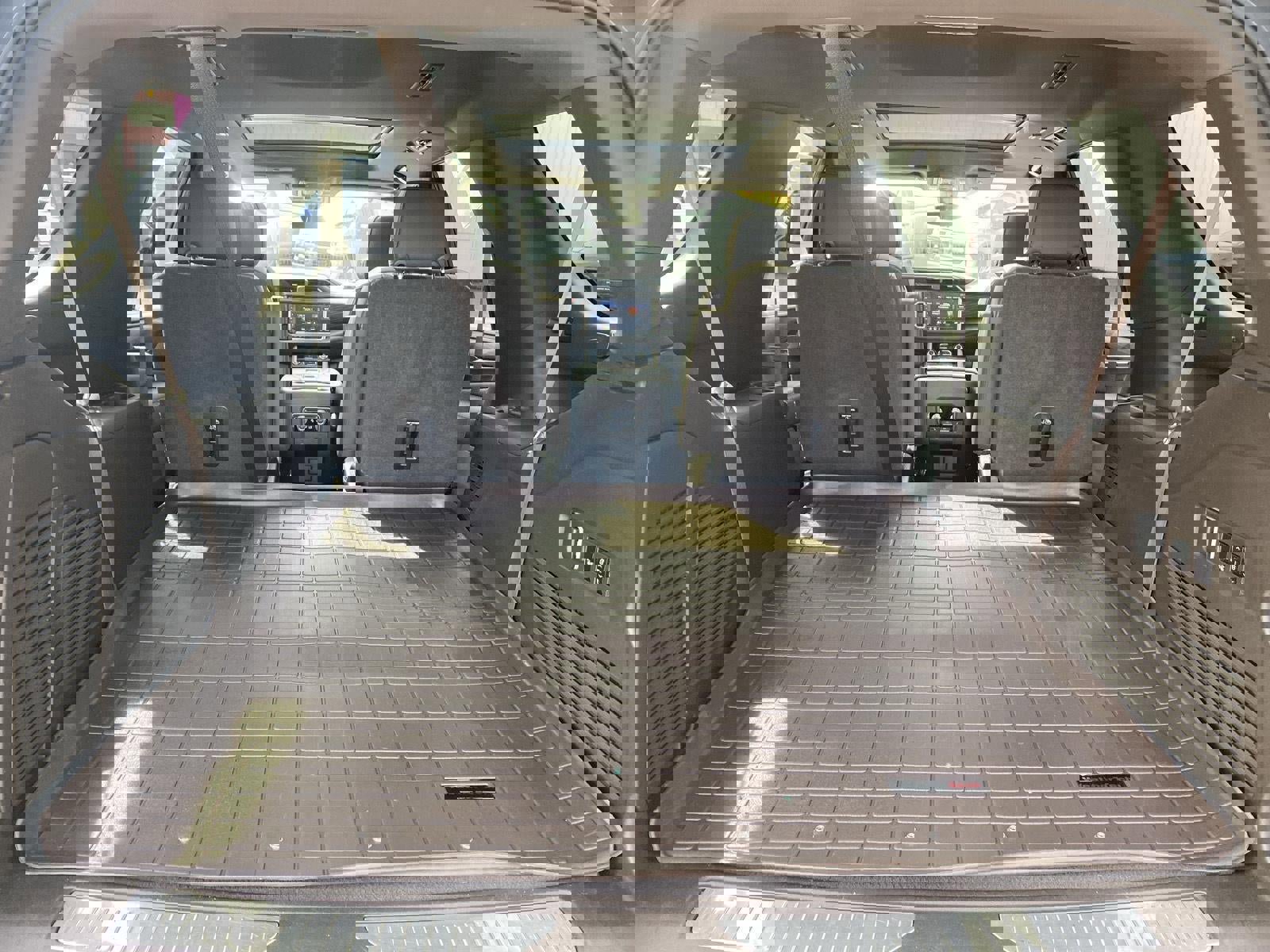 Used 2021 GMC Yukon Denali w/ Denali Premium Package image 35