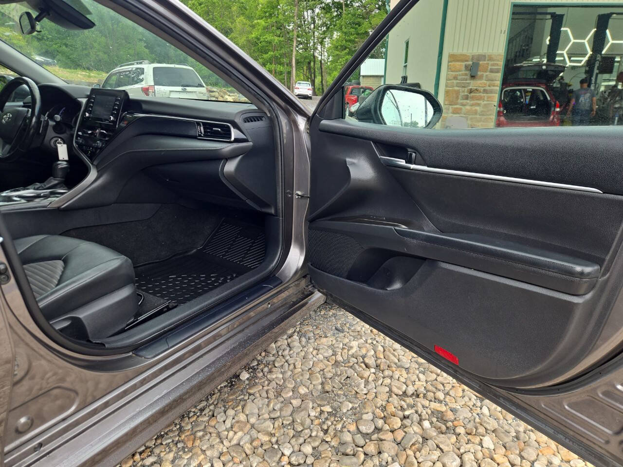 Used 2022 Toyota Camry SE FWD image 18