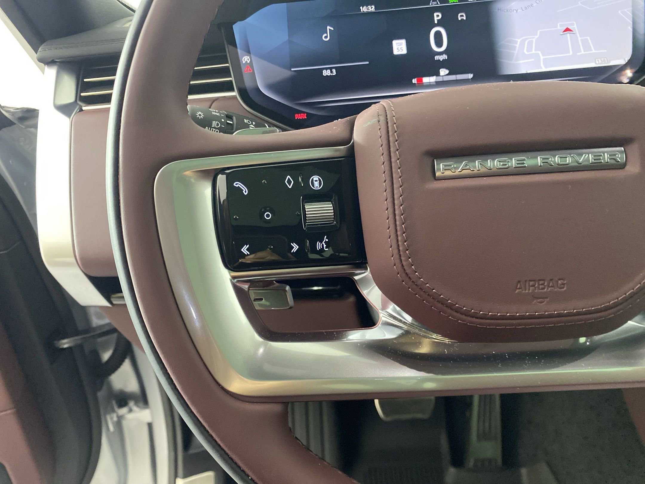 New 2025 Land Rover Range Rover SE image 14