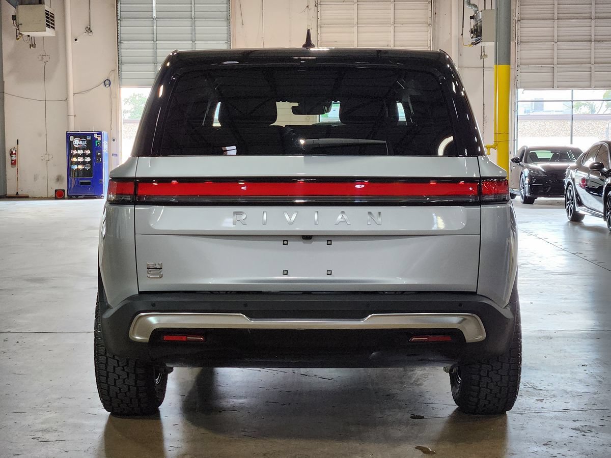 Used 2024 Rivian R1S Adventure Dual AWD/4WD image 10