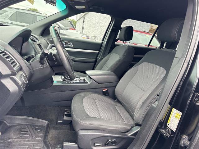 Used 2016 Ford Explorer XLT w/ Class II Trailer Tow Package AWD/4WD image 28