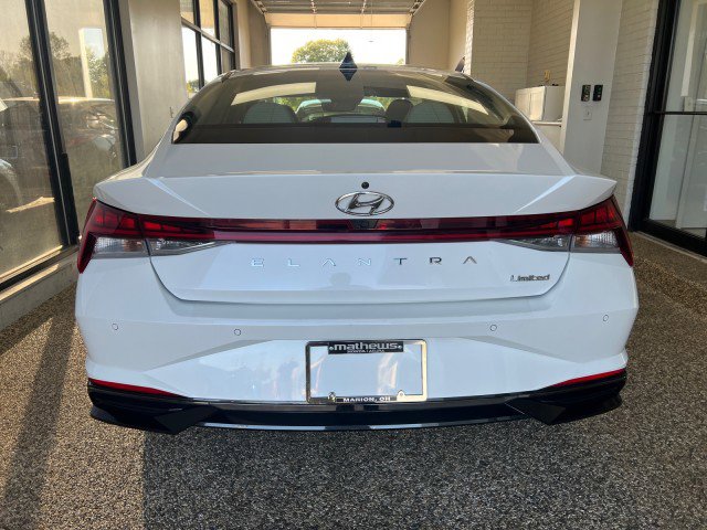 Used 2021 Hyundai Elantra Limited image 3
