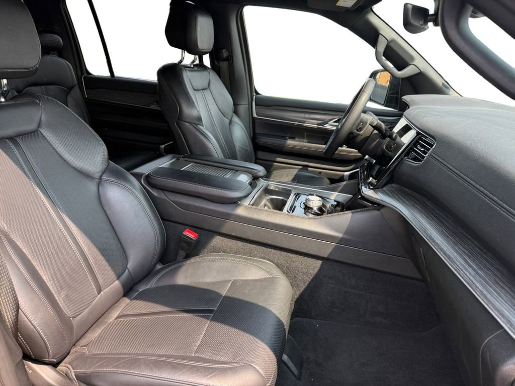 Used 2023 Jeep Wagoneer L Series II image 15
