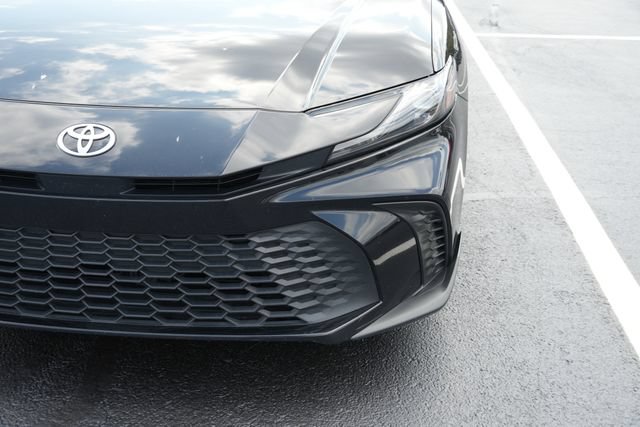 Used 2025 Toyota Camry SE FWD image 6