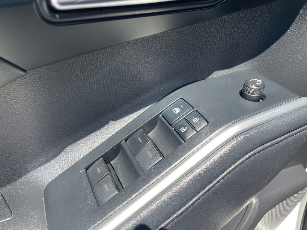 Used 2021 Toyota Highlander XLE AWD/4WD image 29