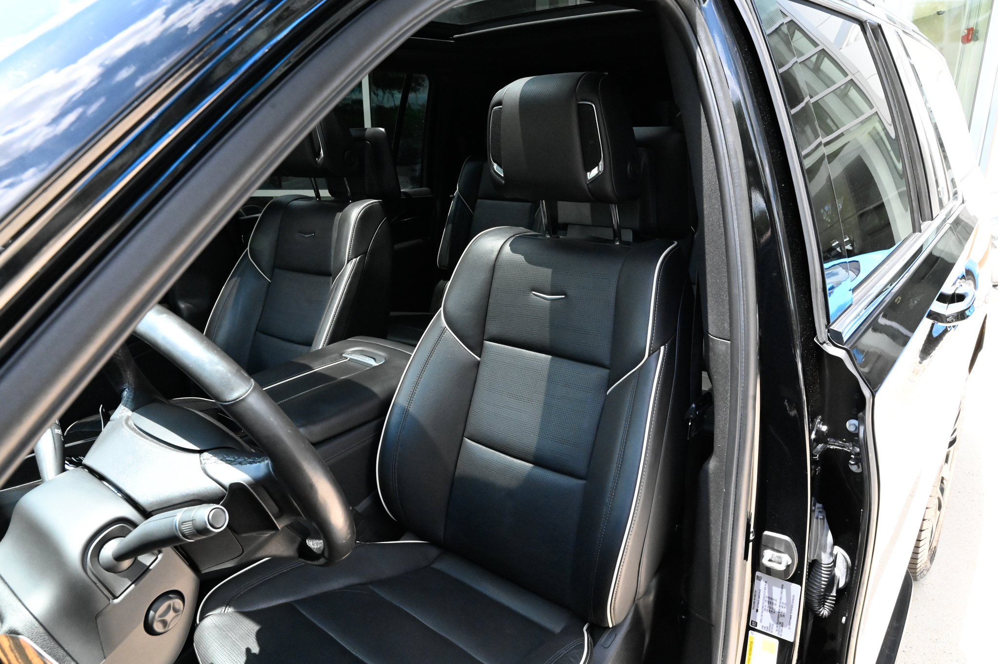 Used 2021 Cadillac Escalade ESV Premium Luxury AWD/4WD image 19