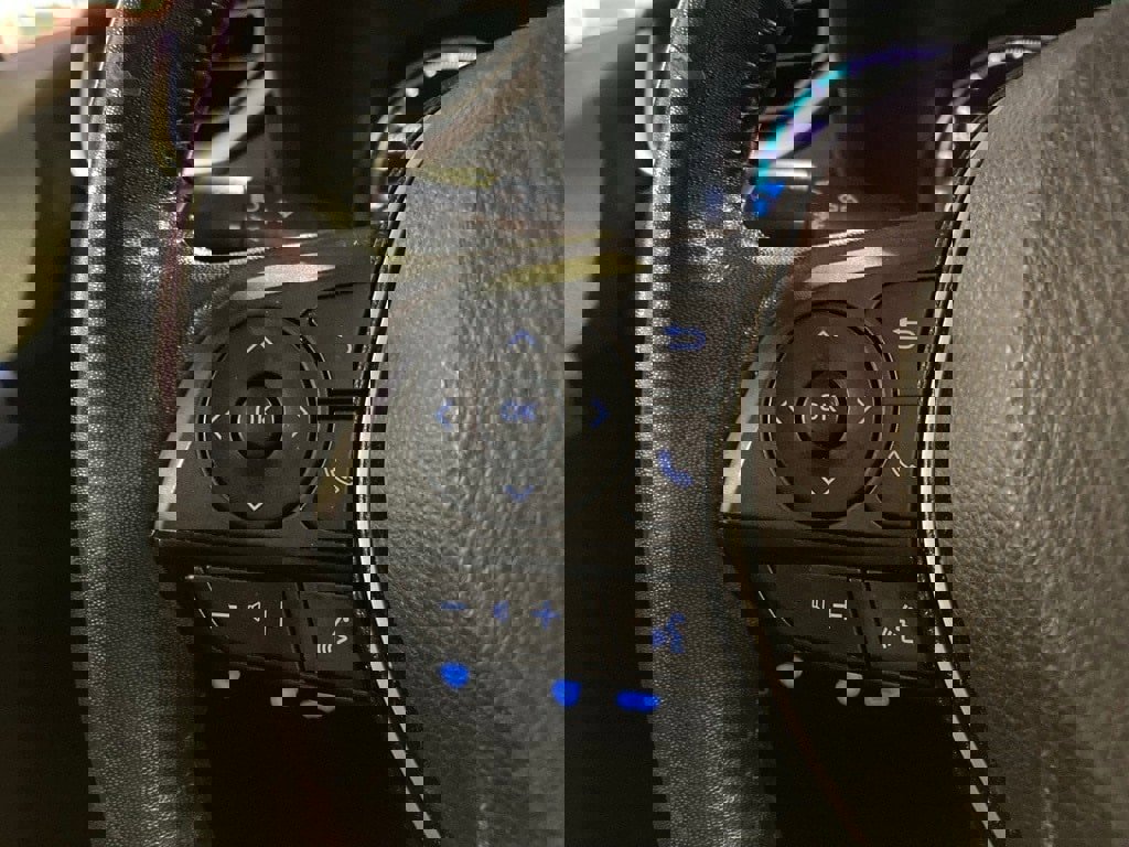 Used 2022 Toyota RAV4 SE image 16