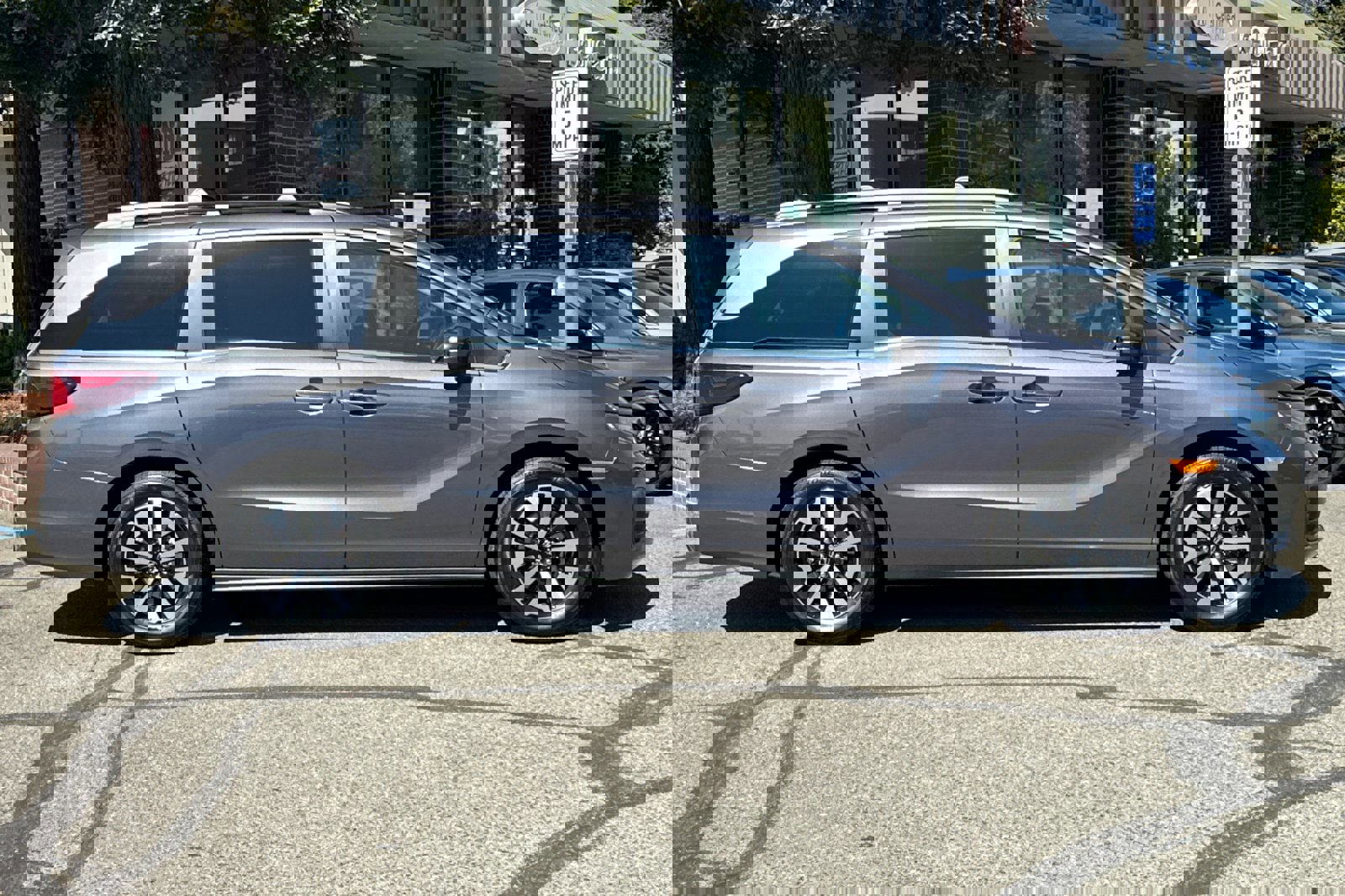 New 2026 Honda Odyssey EX-L image 3