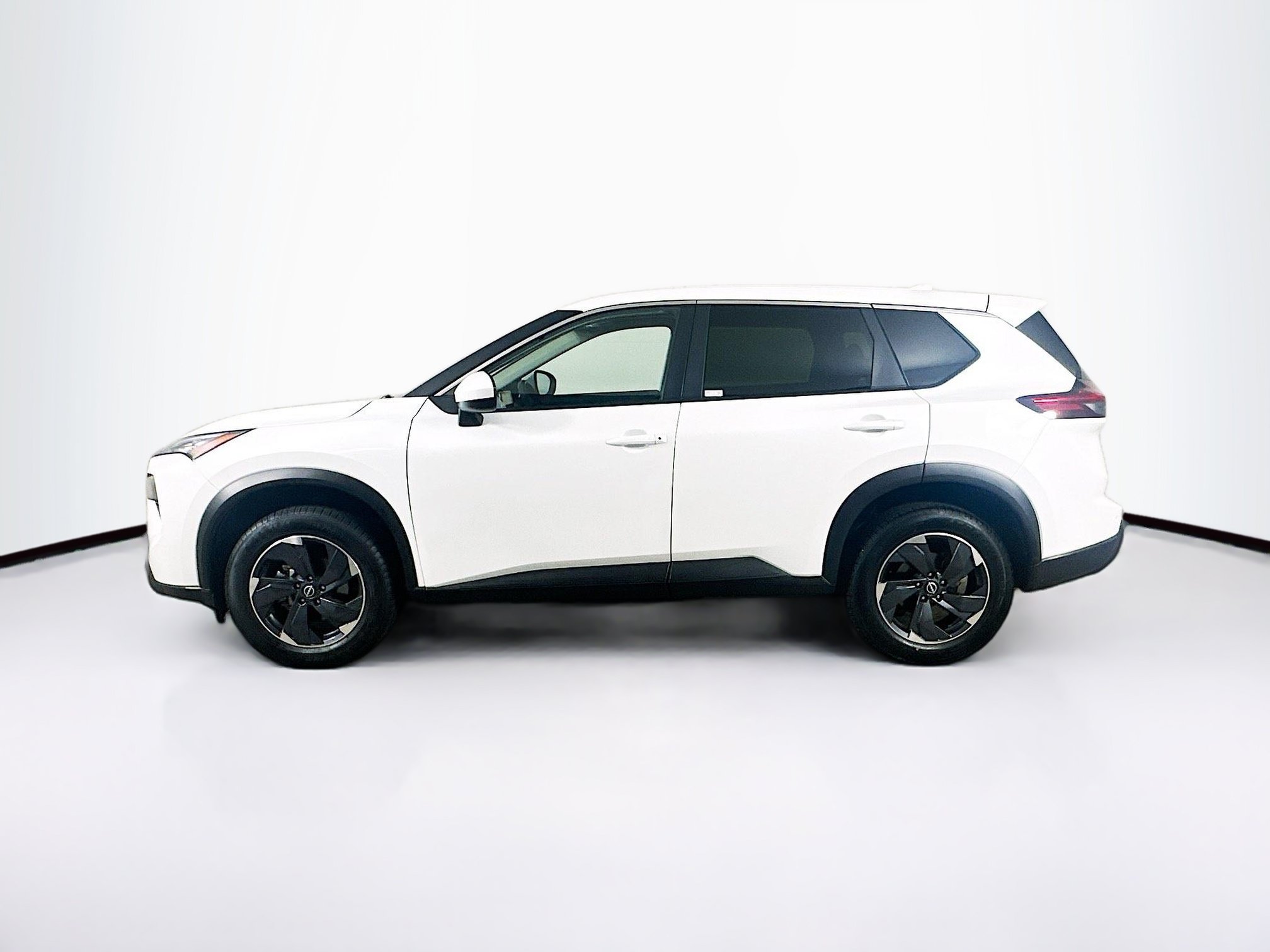 Used 2025 Nissan Rogue SV AWD/4WD image 4