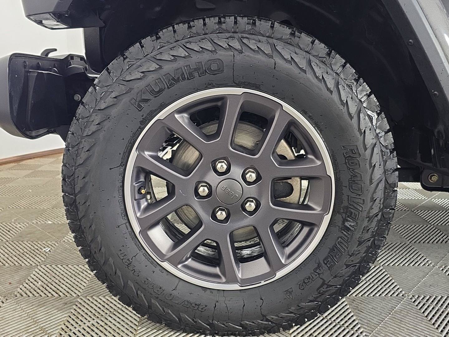 Used 2021 Jeep Gladiator Overland w/ Trailer Tow Package AWD/4WD image 22