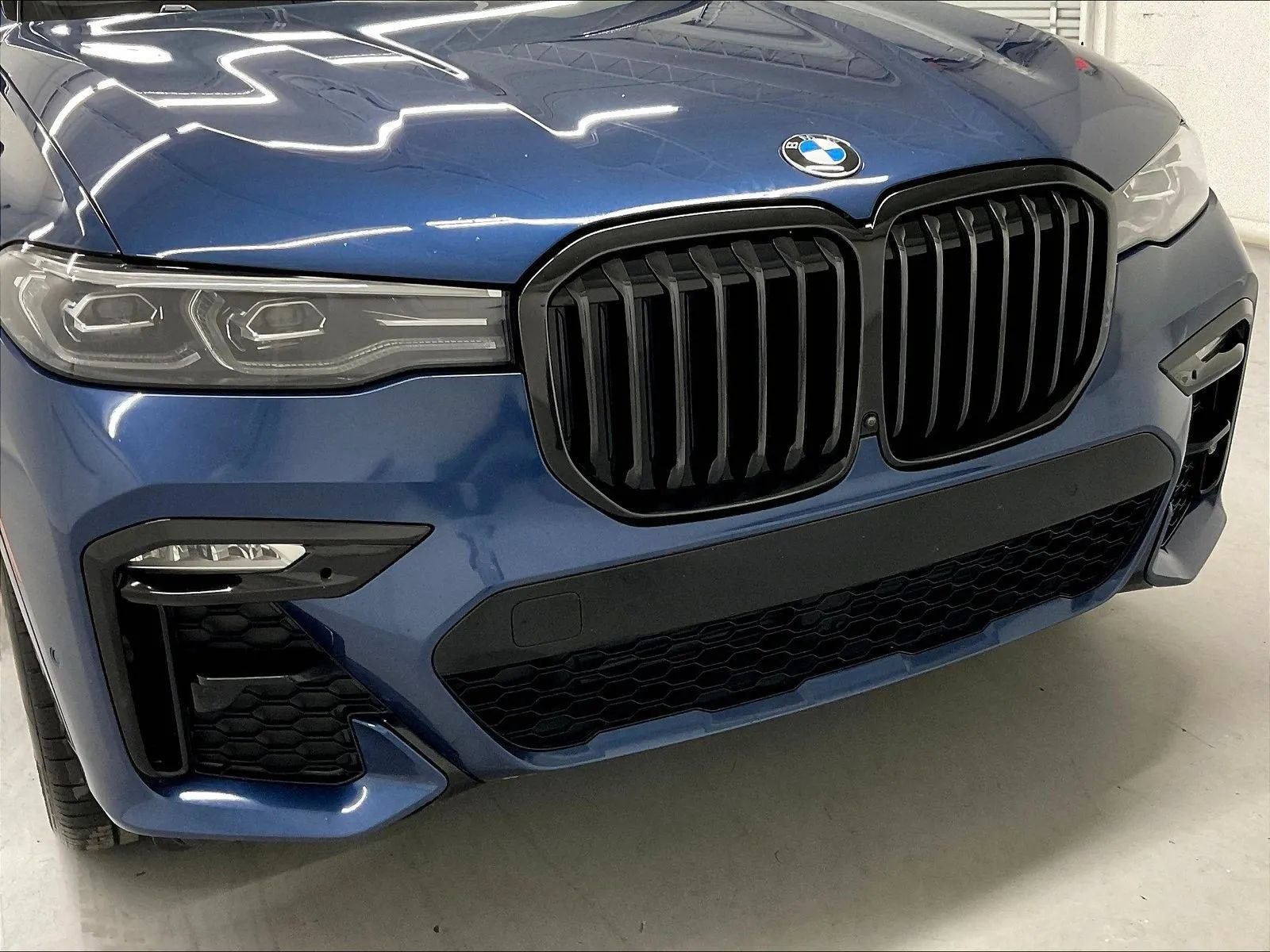 Used 2022 BMW X7 xDrive40i w/ M Sport Package AWD/4WD image 39
