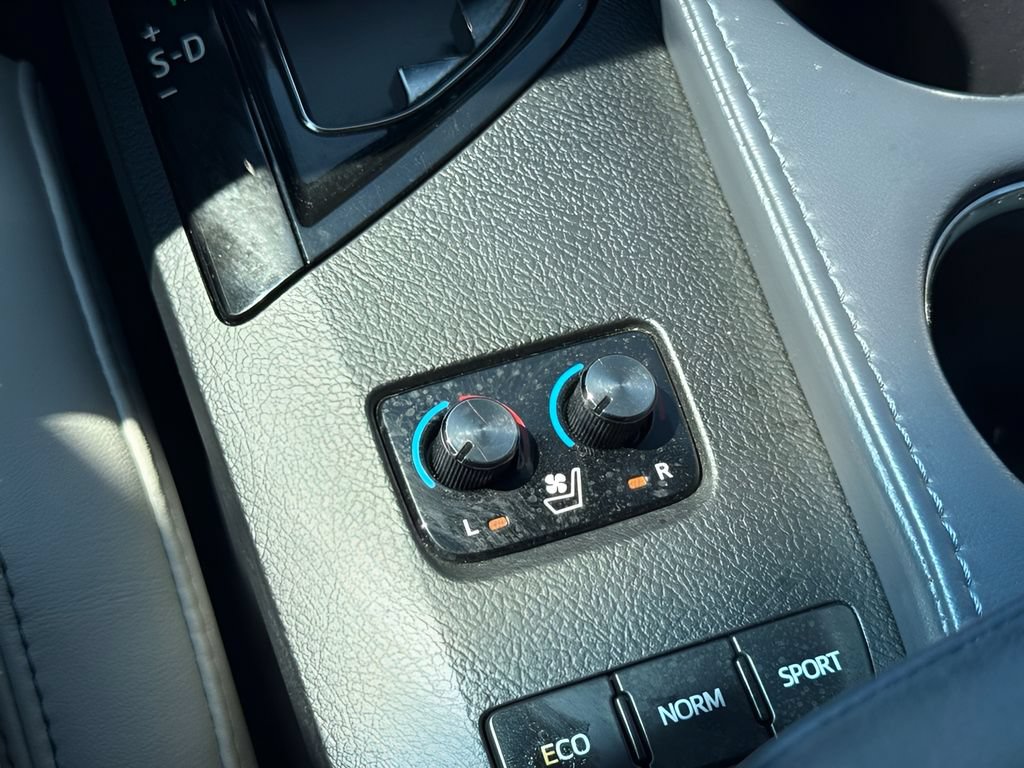 Used 2014 Toyota Avalon Limited FWD image 15