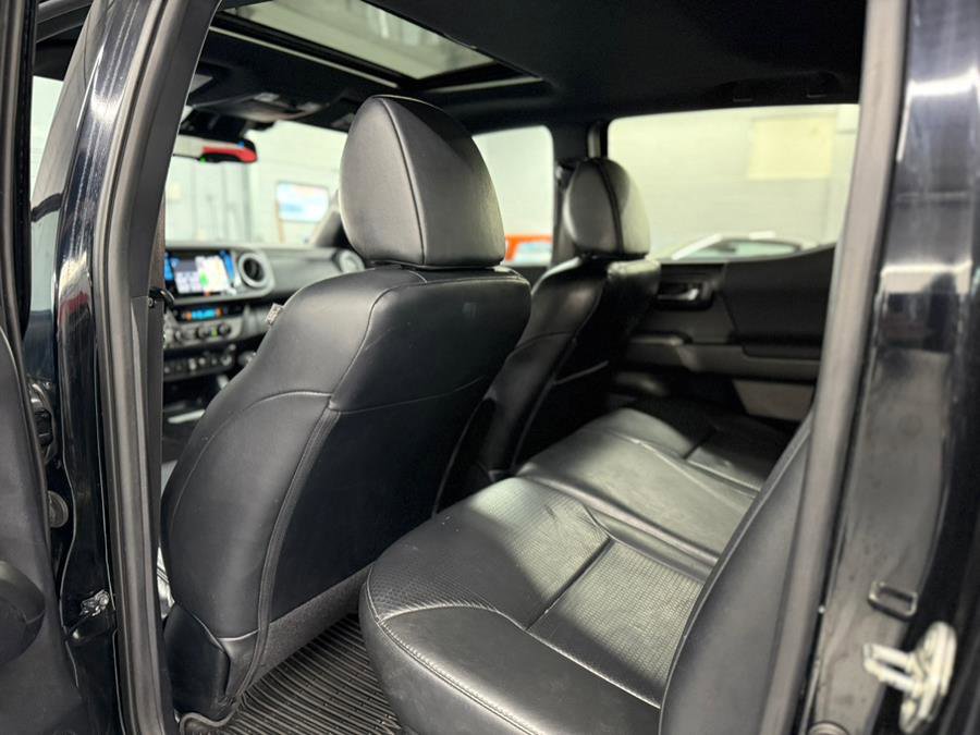 Used 2018 Toyota Tacoma TRD Sport image 39