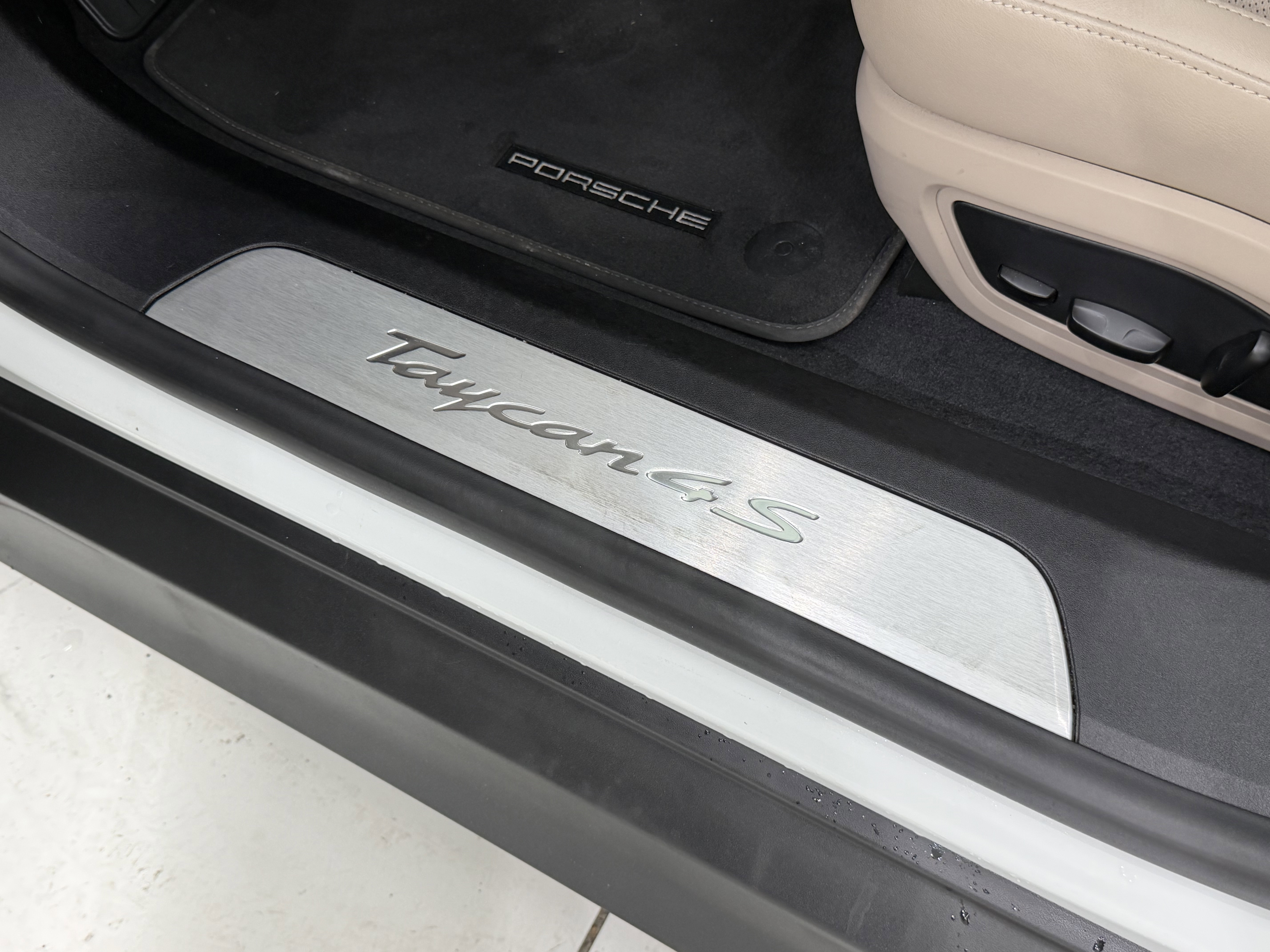 Used 2021 Porsche Taycan 4S image 31