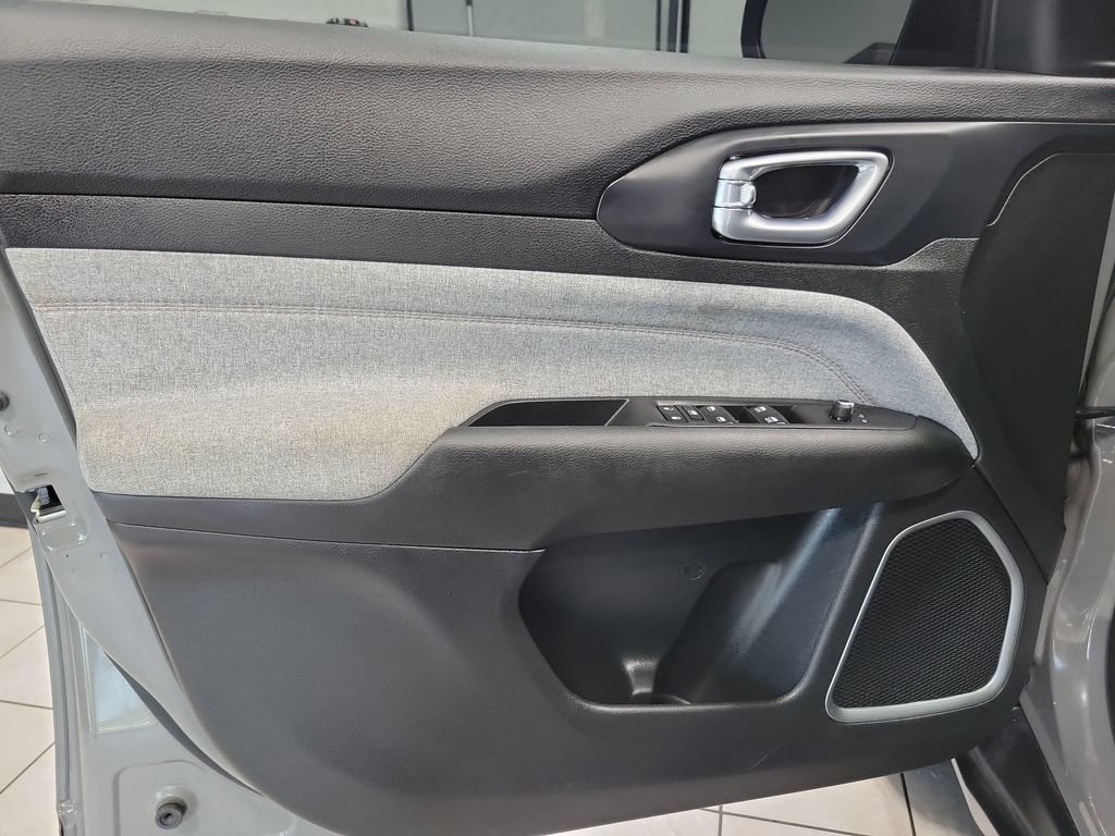 Certified 2023 Jeep Compass Latitude AWD/4WD image 34