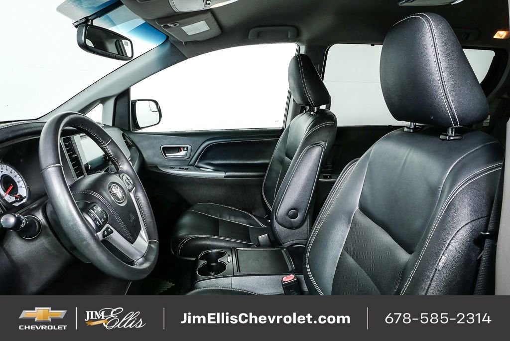 Used 2016 Toyota Sienna SE image 6