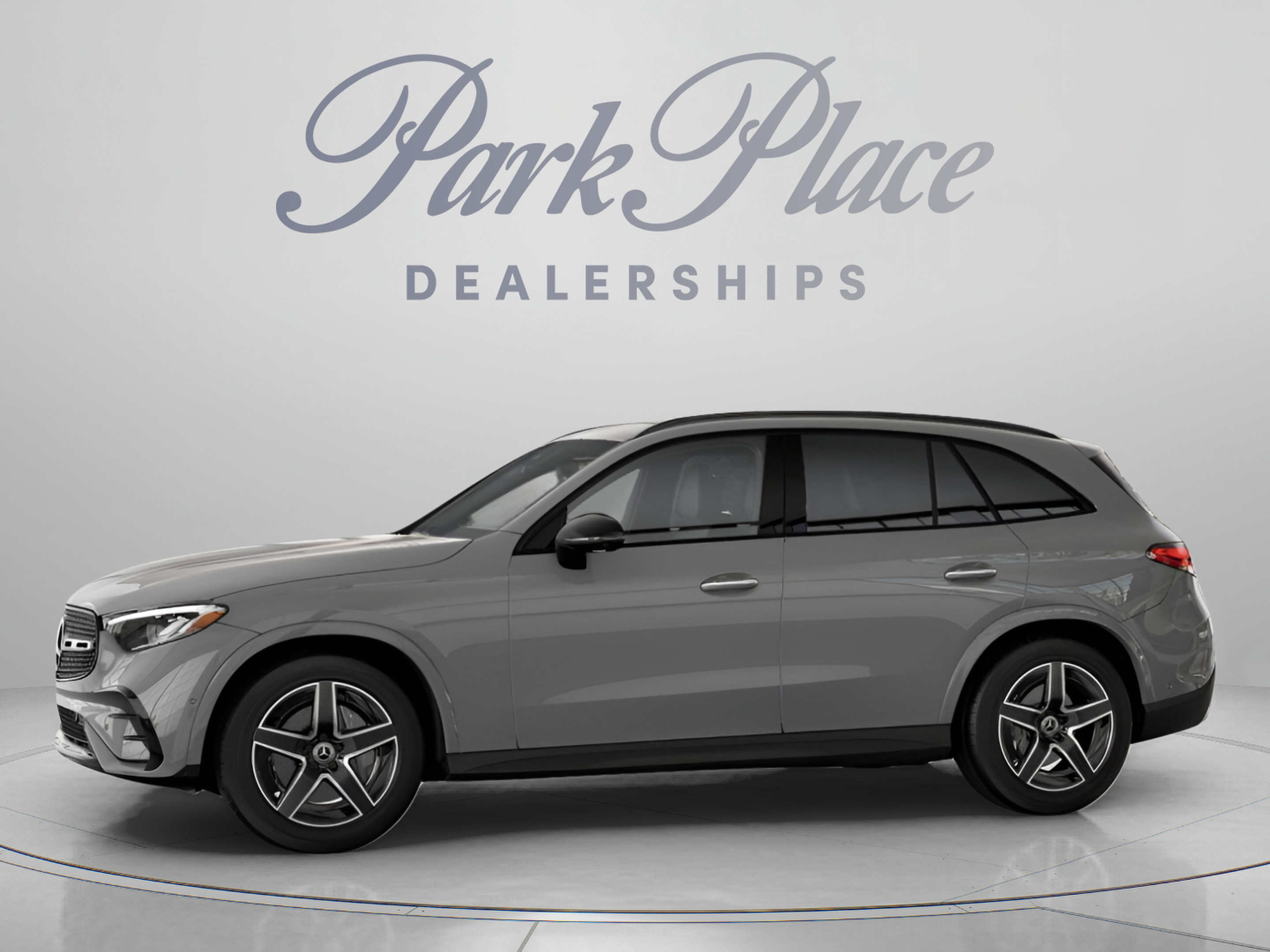 Used 2026 Mercedes-Benz GLC 300 image 4