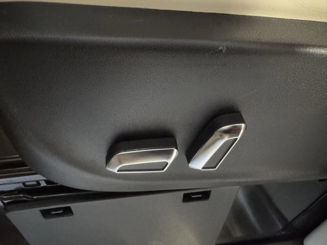 Used 2020 Mercedes-Benz Metris Passenger image 14