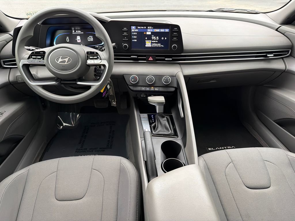 Used 2024 Hyundai Elantra SE image 22