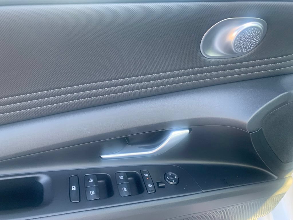 Certified 2025 Hyundai Elantra SEL FWD image 10