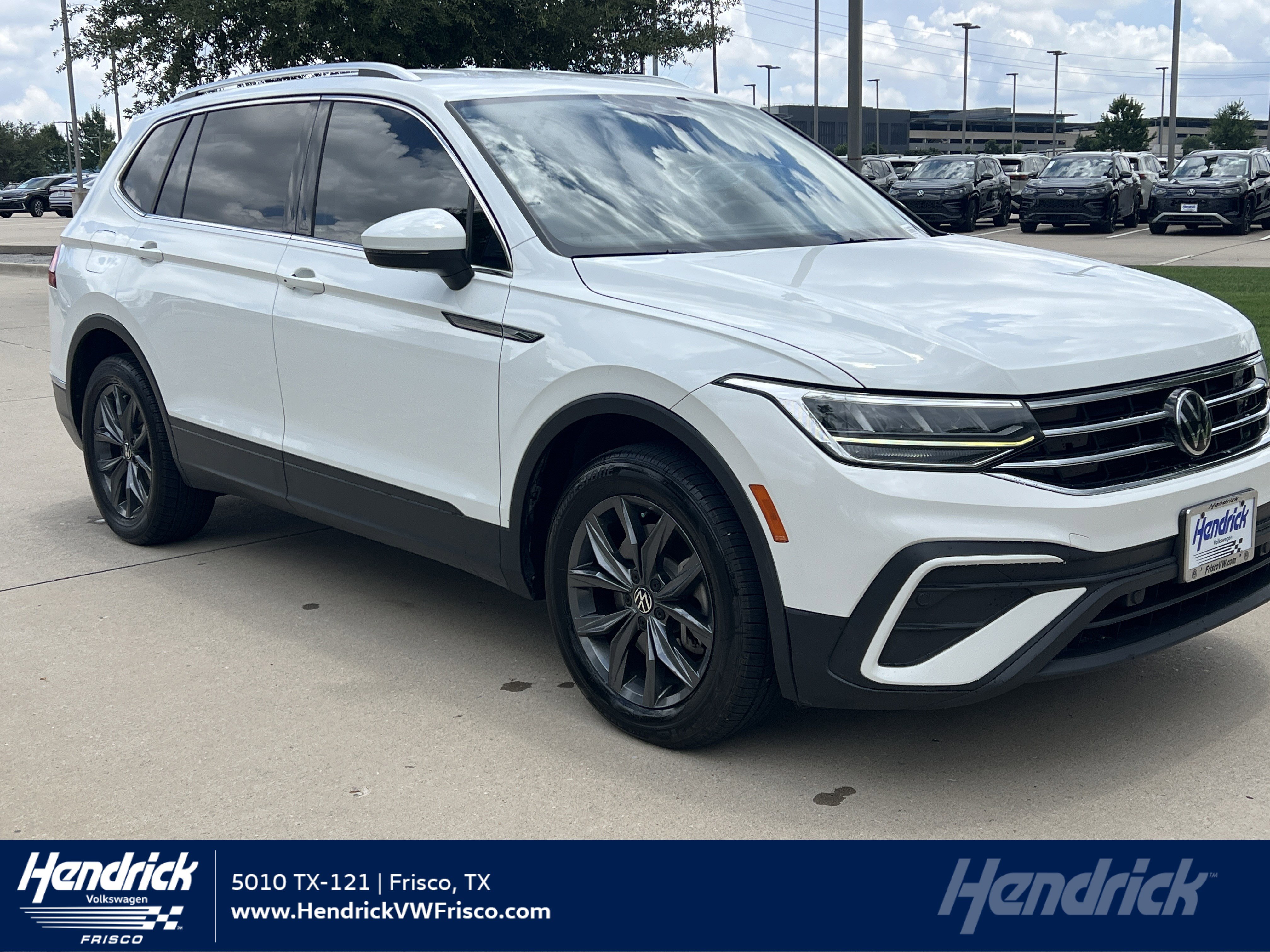 Used 2022 Volkswagen Tiguan SE FWD image 1