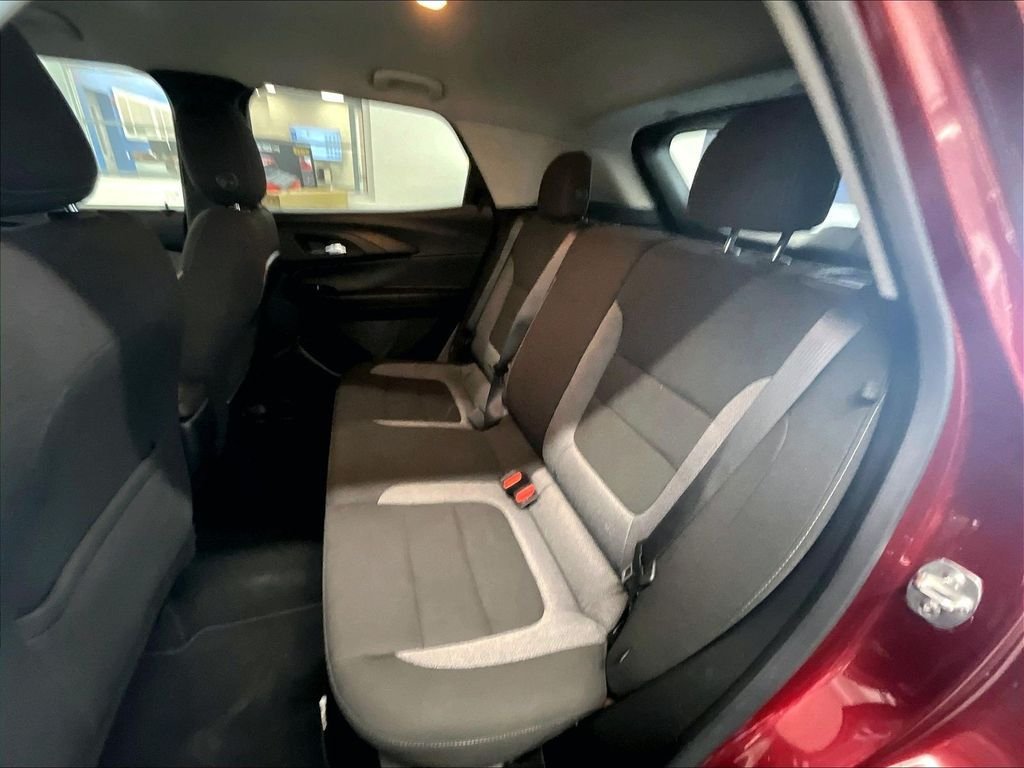 Used 2025 Chevrolet TrailBlazer LT AWD/4WD image 15