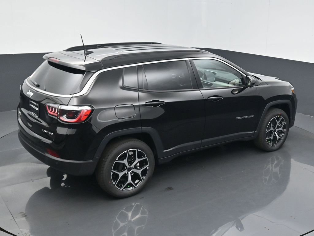 Used 2025 Jeep Compass Limited image 40