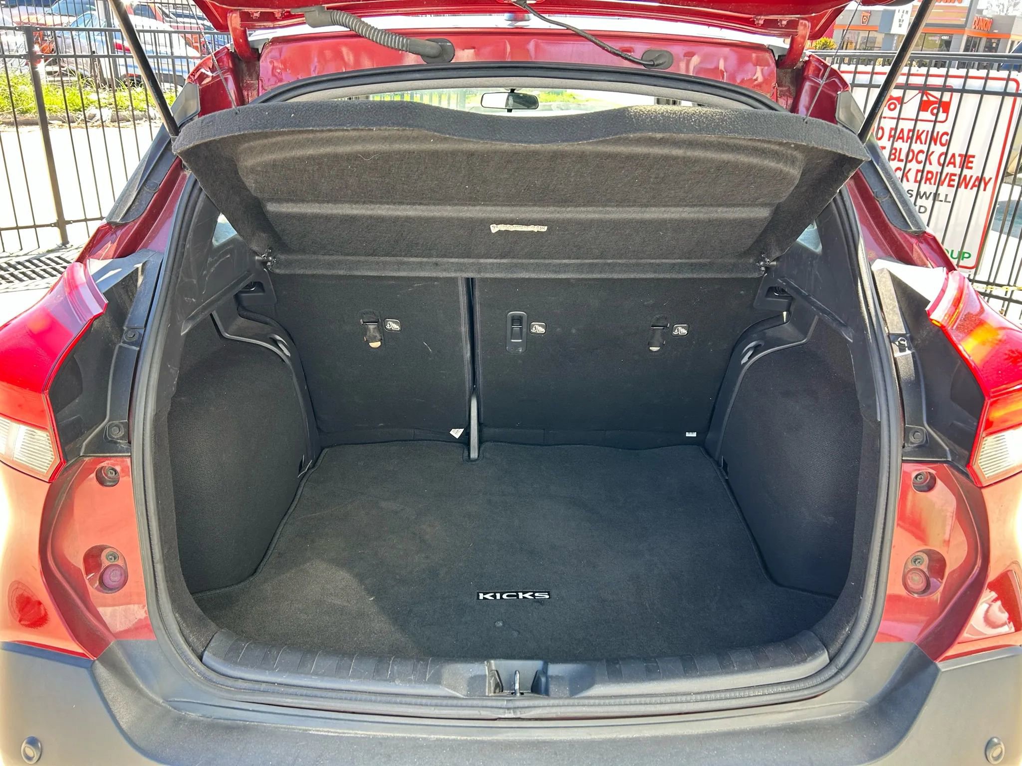 Used 2020 Nissan Kicks SR image 28