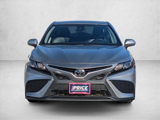 Used 2022 Toyota Camry SE image 2