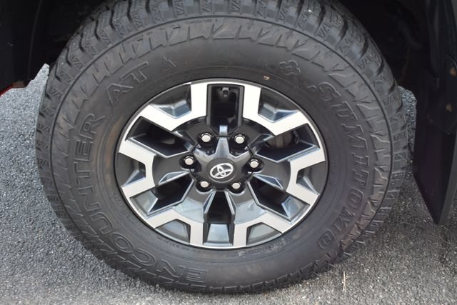 Used 2018 Toyota Tacoma TRD Off-Road w/ Technology Package AWD/4WD image 46