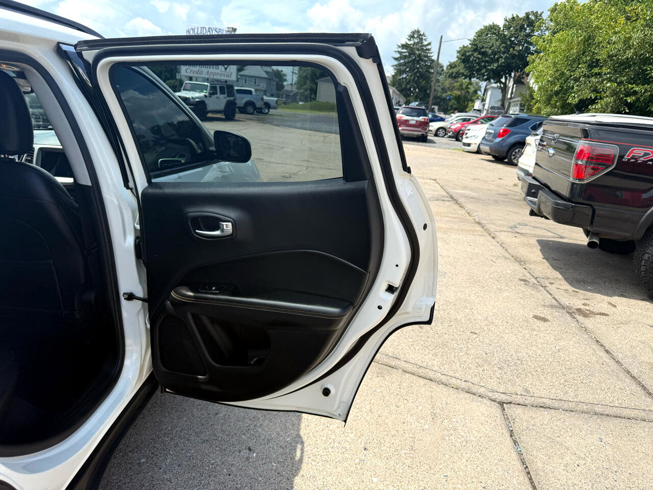 Used 2017 Jeep Compass Latitude w/ Popular Equipment Group image 47