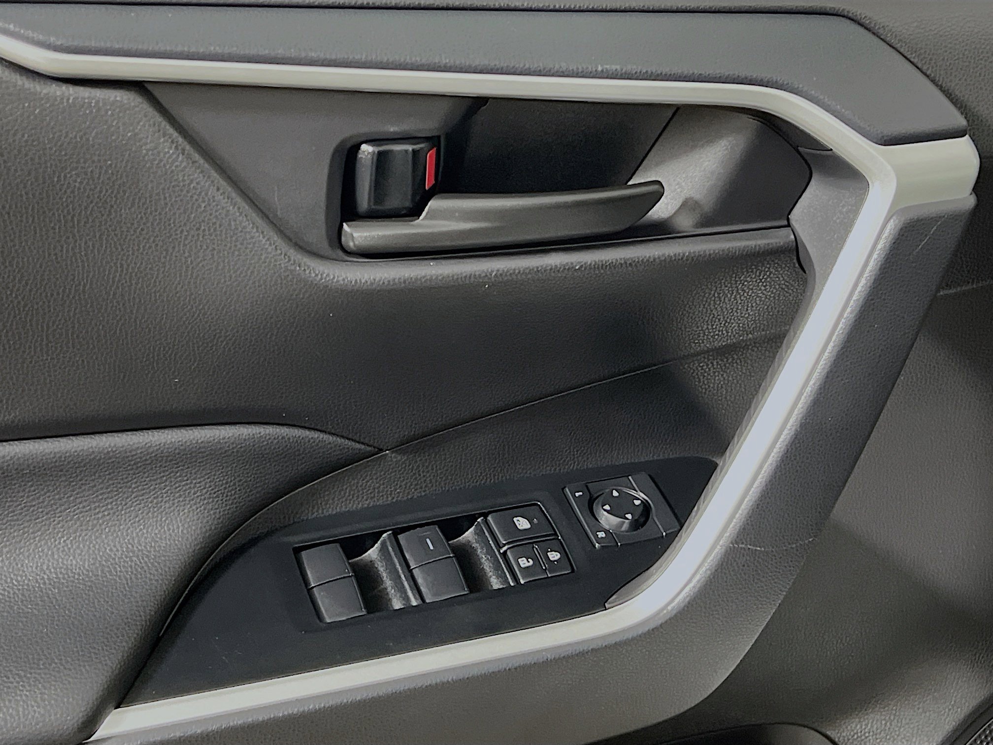 Used 2025 Toyota RAV4 LE image 17