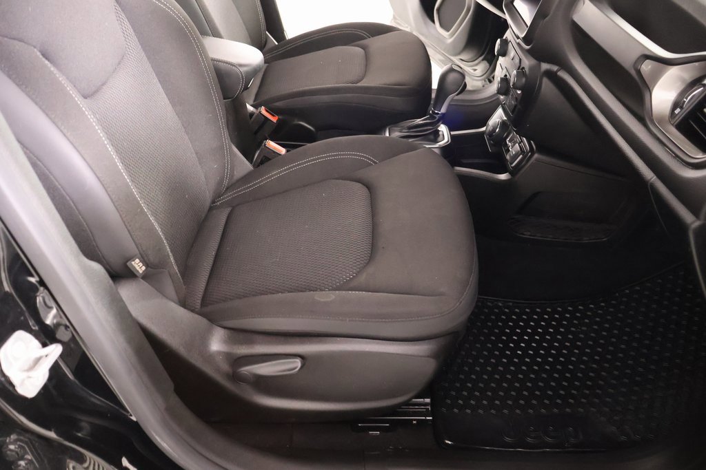 Used 2023 Jeep Renegade Latitude w/ Premium Group image 15