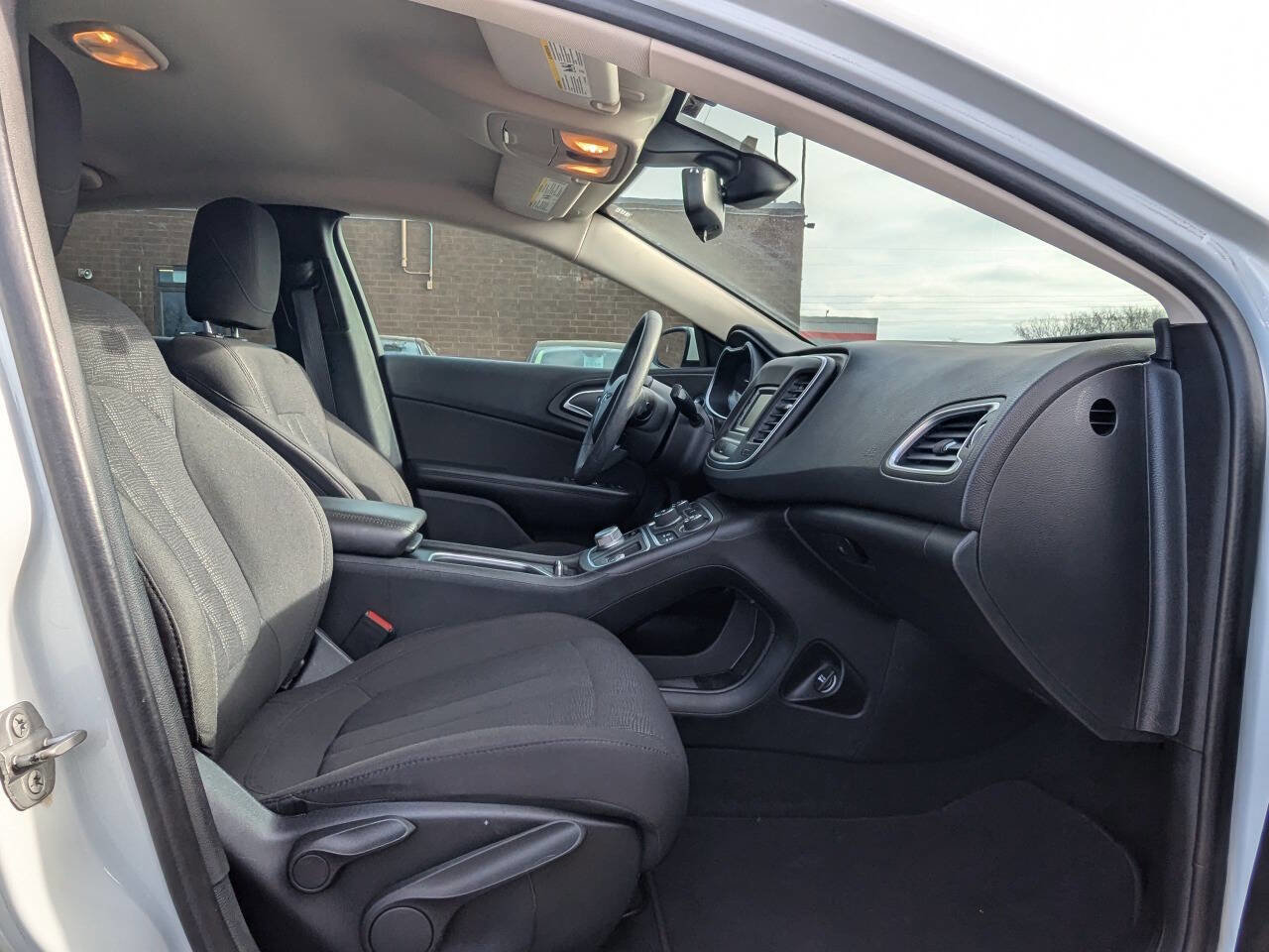 Used 2015 Chrysler 200 Limited image 17