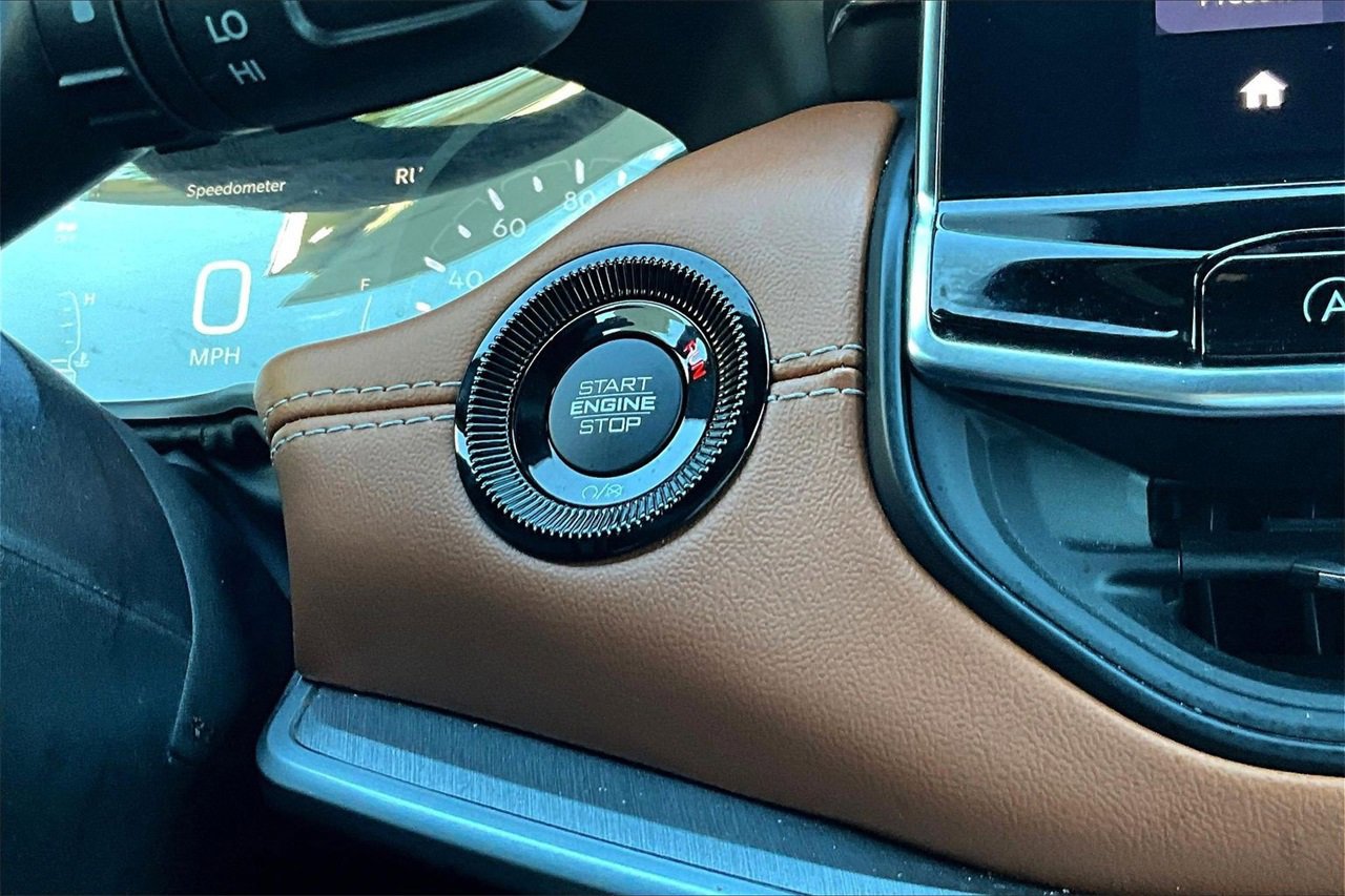 Certified 2024 Jeep Compass Limited image 24