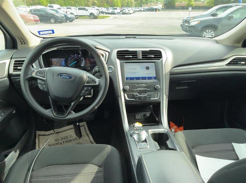 Used 2020 Ford Fusion SE FWD image 5