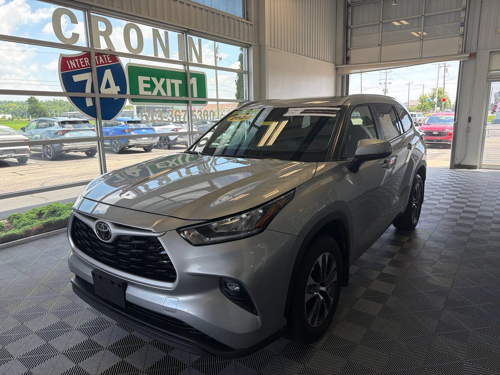 Used 2024 Toyota Highlander Limited AWD/4WD image 3