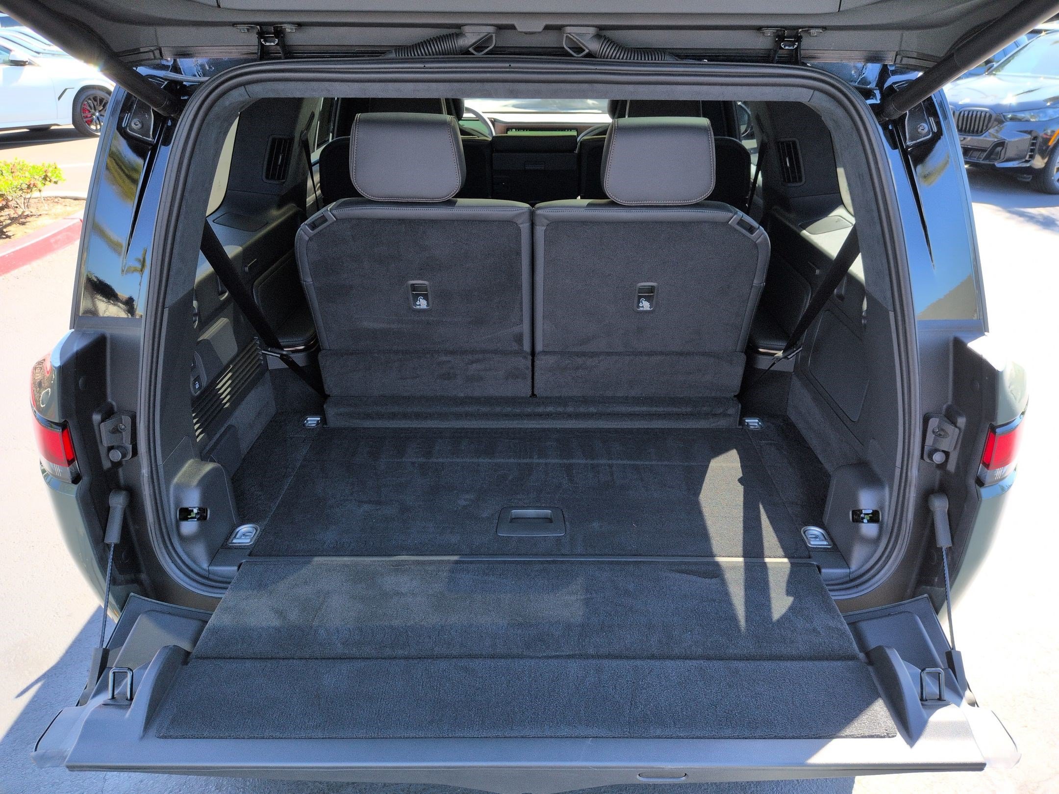 Used 2026 Rivian R1S Premium AWD/4WD image 33