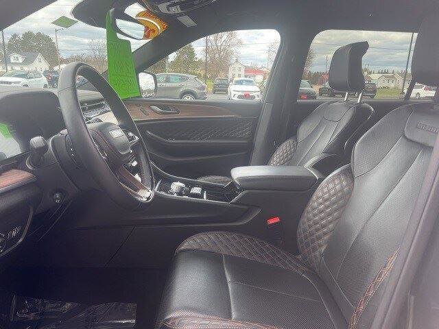 Used 2023 Jeep Grand Cherokee L Summit image 5