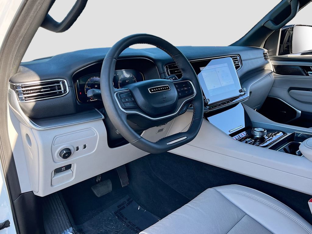 Certified 2025 Jeep Wagoneer L 4WD w/ HD Trailer Tow Package image 9