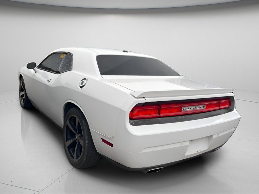 Used 2014 Dodge Challenger R/T RWD image 9