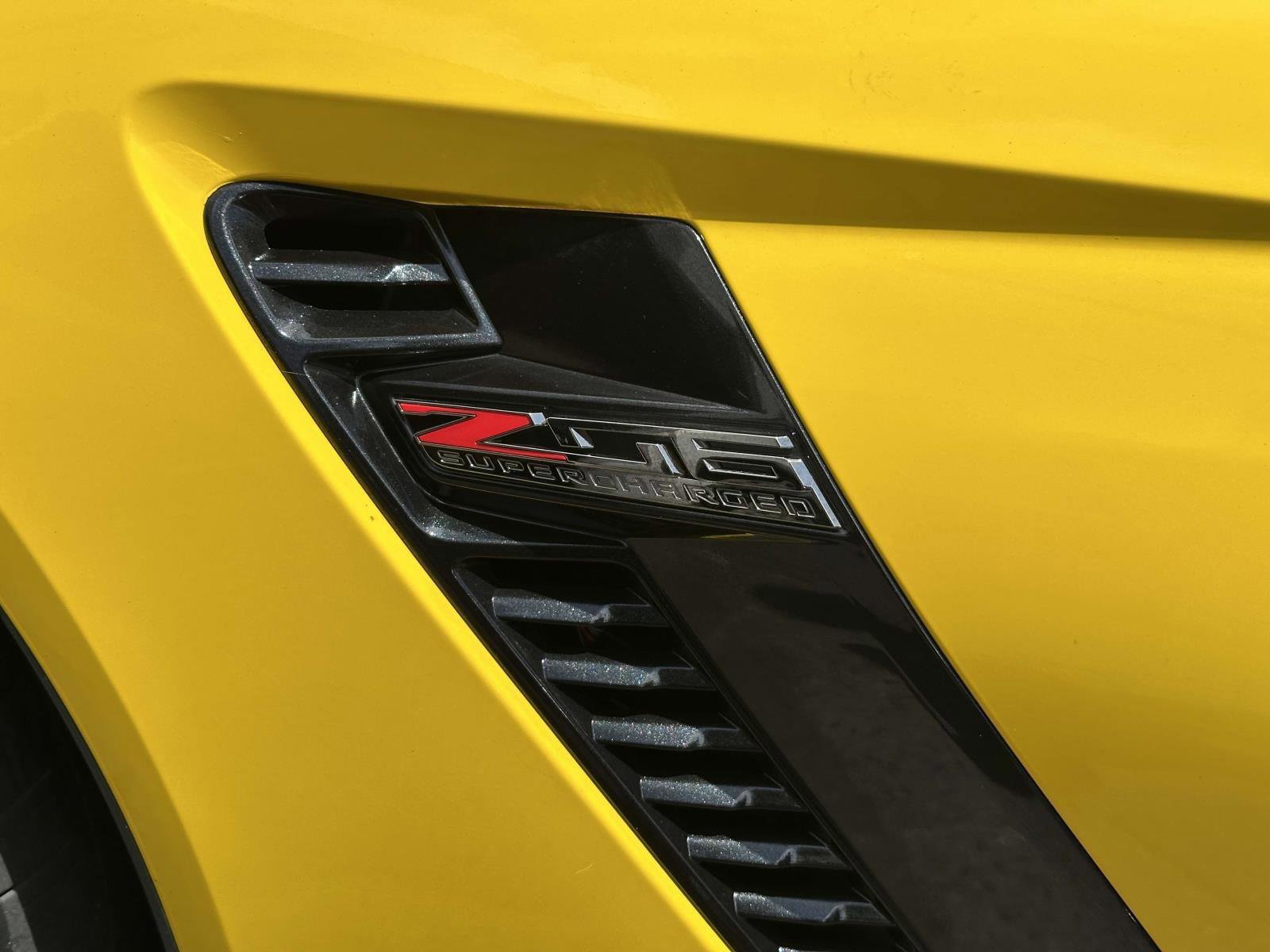 Used 2015 Chevrolet Corvette Z06 w/ 3LZ Preferred Equipment Group image 11