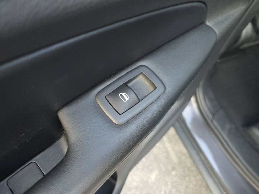 Used 2019 Jeep Grand Cherokee Laredo image 13